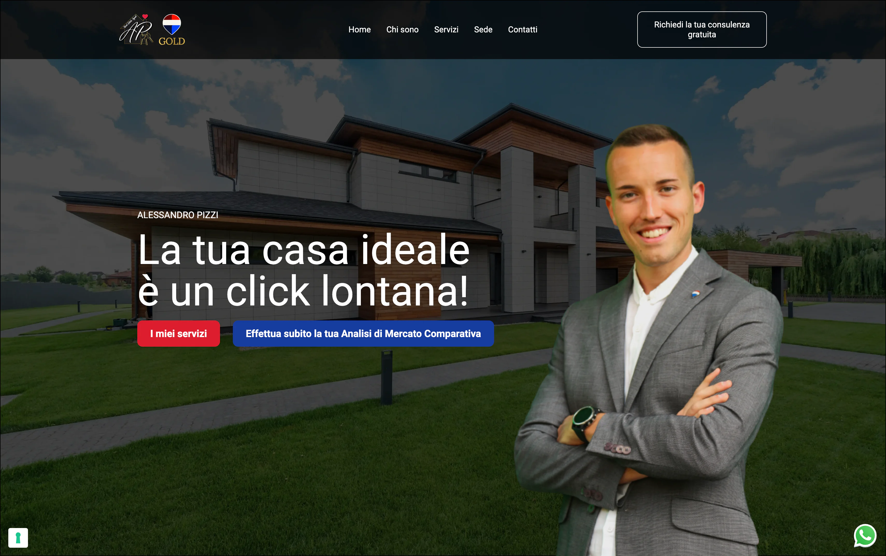 Homepage desktop di alepizzi.com: intestazione scura con logo, menu e pulsante «Richiedi la tua consulenza gratuita», e apertura a tutta pagina con il claim «La tua casa ideale è un click lontana» sopra i due inviti all'azione.